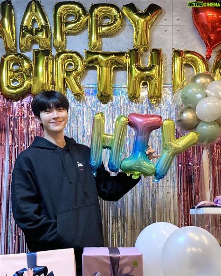 Unveiling The Mystery Of Hwang In-Yeop's Age
