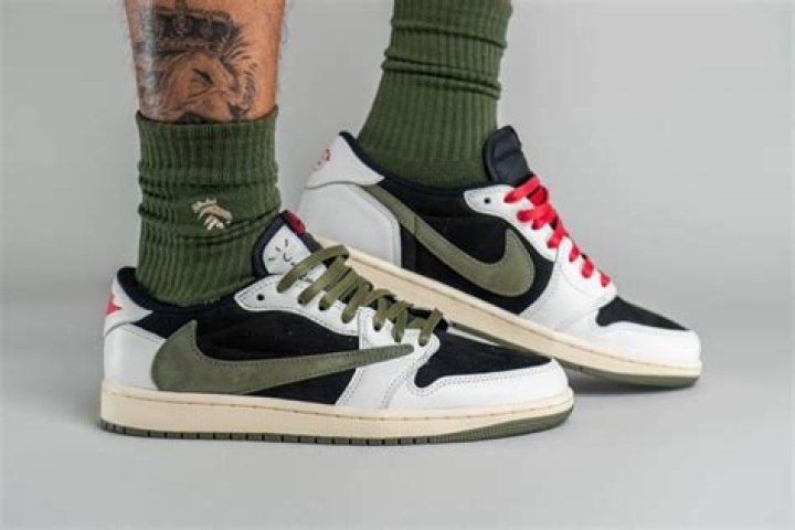 Unveiling Travis Scott's Height In Feet: A Closer Look